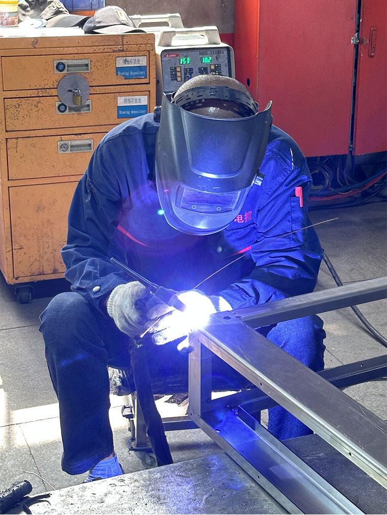 alt="Tig Welding Display"