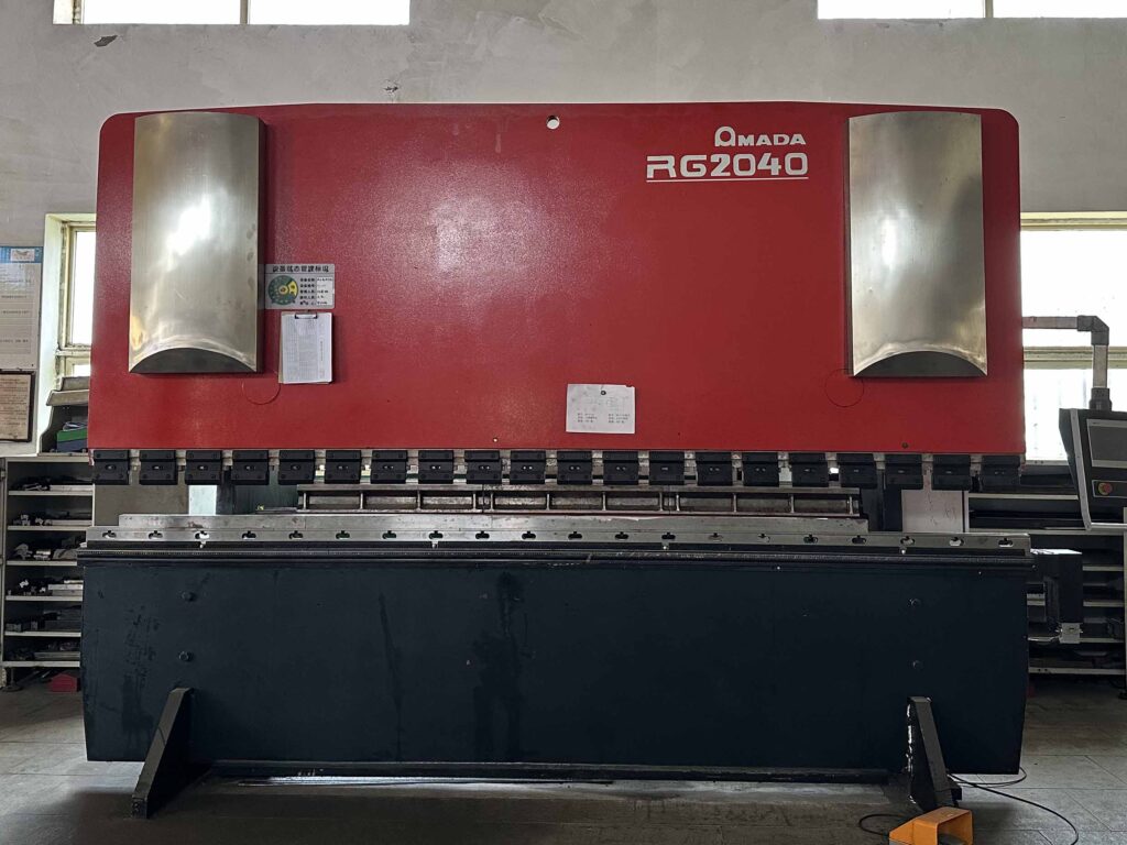 alt="AMADA RG2040 200T CNC Bender"